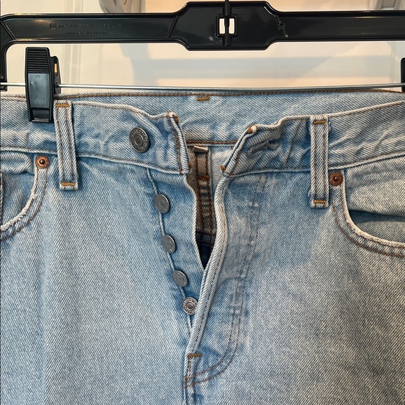 Levi’s Distressed Light Blue Women's Jeans - Picture 3 of 6